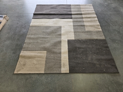 7'10" x 10'1" Rug