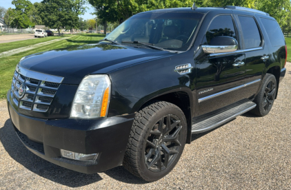 2011 CADILLAC ESCALADE - 4X4!