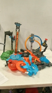 (1) large lot of hot wheels structures and track