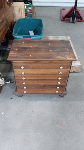 (1) Wooden Chest of Drawers with 6 Drawers