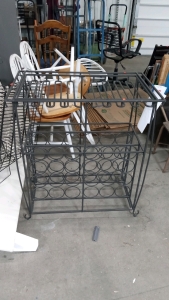 (1) Metal Wire Rack