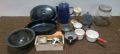 (17) Vintage Kitchenware Pieces - Enamelware Roaster Grinder Percolator & More<br/>
