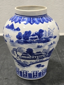 Vintage Chinese Porcelain Artistic Vase - 11&frac12;"