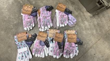 (13) Pairs of Gardening Gloves