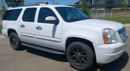 2008 GMC YUKON XL - DVD PLAYER! AFTERMARKET WHEELS!