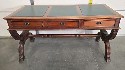 Beautiful Wood Table w/(3)Drawers