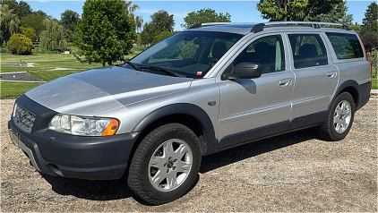 2005 VOLVO XC70 - SUNROOF!