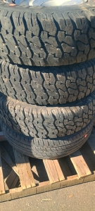 (1) LT235/75R15 Radial Tire on Ford Rim