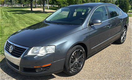 2010 VOLKSWAGEN PASSAT - 111K MILES! SPORT MODE!