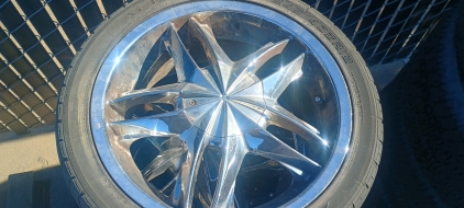 (1) Zexius Xi326 Chrome Wheel w/ Tire - 245/40ZR18