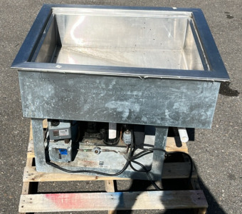 Wells 50-RCP200-120 31&rdquo; Two-Pan Drop-In Refrigerated Coldwell