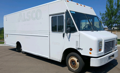 2009 FREIGHTLINER MT45 CHASSIS - DUALLY!