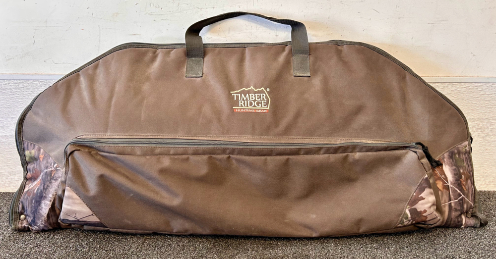 Timber Ridge Hunting Gear Bow Case With Bow (Diamond Archery by Bowtech ...