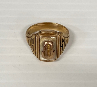 Size 6 Gold Toned Ring