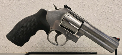 Smith & Wesson 686-6 .357 Mag Revolver-- DMT6885