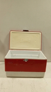 (1) Vintage Coleman Cooler