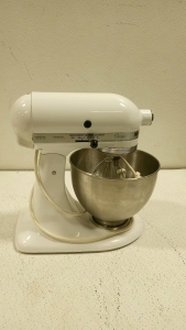 (1) KitchenAid Mixed White Tested Works Great!