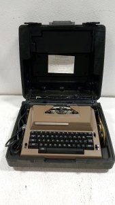 (1) Sears The Graduate Typewriter With Carrying Case