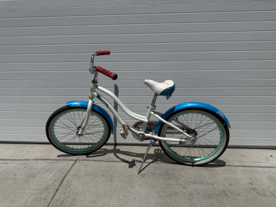 (1) 20&rdquo; Raleigh White Kids Bike