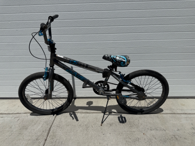 (1) 20&rdquo; Truster Blue And Black Kids Bike