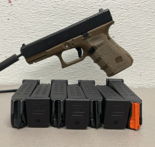 Glock 19 Gen 3, 9mm, Serial BCKL279, 6 Magazines, Holster, Case