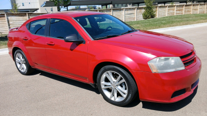 2014 DODGE AVENGER - CHROME TRIM!