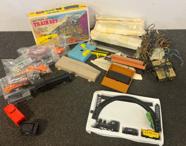 Multiple Vintage Electric Train Tracks & Trains Sets