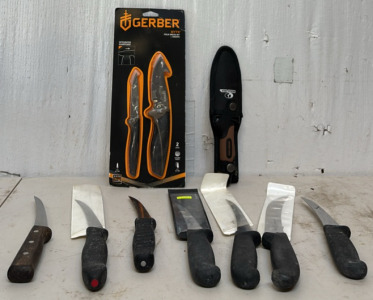 (2) Gerber Knives, (1) Mossy Oak Knife & Large Assortment of Kitchen Knives