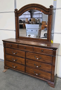 Beautiful Dresser w/Vanity Mirror