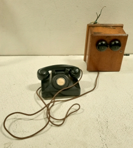 (1) Vintage Telephone with Ringer
