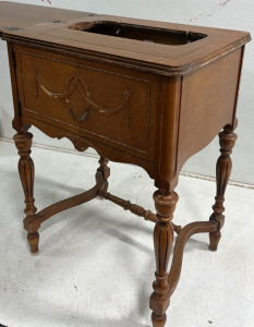 (1) Small Sewing Table
