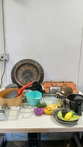 (1) Large Lot of Kitchenware, Small Appliances, Accessories, and Much More