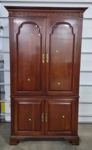 43&frac12;"x 78"x 21&frac12;" Solid Cherry Ethan Allen Wooden Entertainment Center