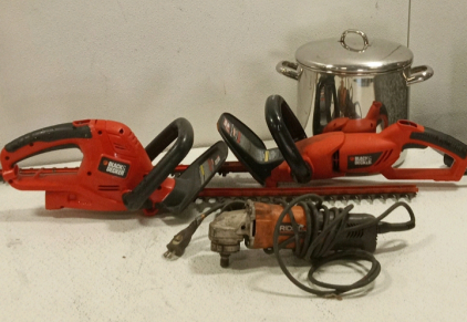 (1) Stock Pot (1) Grinder (2) Chainsaws