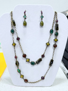 (1) Necklace & Earrings Set