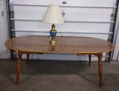 A Oval Wooden Kitchen Table w/ (2) Leaves & (1) 27&frac12;" Blue/Gold Lamp & Shade