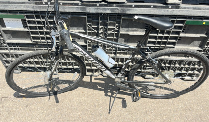 (1) Schwinn Hybrid Bike 26&rdquo; (Black & White)