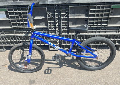 (1) Mongoose BMX Bike 20&rdquo; (Blue)