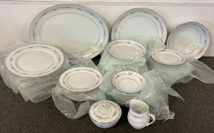 Mikasa Fine China Dining Set
