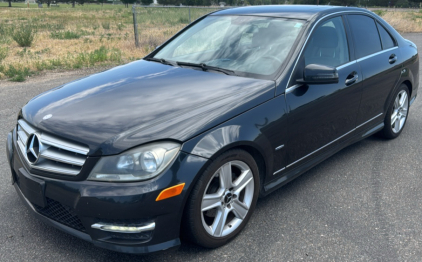 2012 MERCEDES BENZ C250 - SUNROOF - LEATHER INTERIOR!