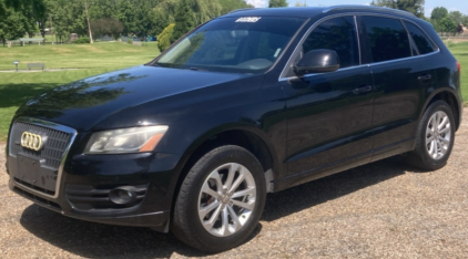 2011 AUDI Q5 - AWD!