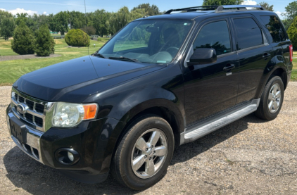 2010 FORD ESCAPE - LEATHER INTERIOR!