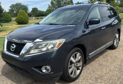 2014 NISSAN PATHFINDER - DVD PLAYERS - SUNROOF!