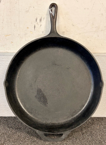 Lodge 15" Cast Iron Frying Pan