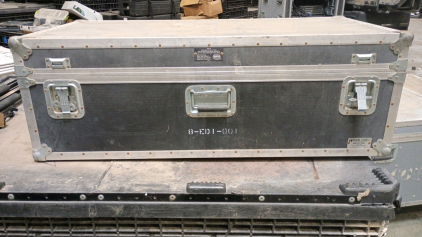 Off-site) Medium Wilson Case 47x23x16