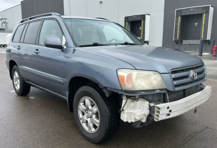 2005 TOYOTA HIGHLANDER - GOOD TIRE TREAD!