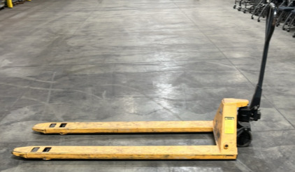 (Off-Site) 3300LBS 6&rsquo; ULine H-1779 Pallet Jack