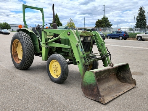 John Deere 950 Tractor w/ Loader - Loader Works!