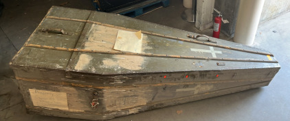 82&rdquo; Wooden Base Case