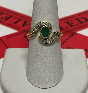 9k Gold Ring with Emerald and Diamond Accents, Hallmarked 375